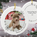 Foto Pet's First Christmas Keramik Ornament<br><div class="desc">Erinnern Sie sich an die erste Urlaubssaison Ihres Fotos Haustier's First Christmas Keramik Ornament. Fügen Sie eine persönliche Touch hinzu, indem Sie zusammen mit ihrem Namen ein beliebtes Foto Ihres Haustieres vorstellen und einen herzlichen Sake für Ihren Weihnachtsbaum erstellen. Aus hochwertiger Keramik mit glänzender Oberfläche gefertigt, feiert dieses Ornament die...</div>