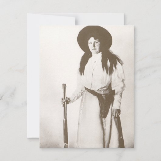 Foto Portrait eines Cowgirl Holding a Rifle, c1910 (Vorderseite)