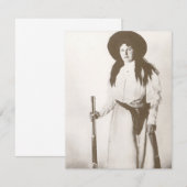 Foto Portrait eines Cowgirl Holding a Rifle, c1910 (Vorne/Hinten)