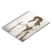 Foto Portrait eines Cowgirl Holding a Rifle, c1910 Notizblock (Linke Seite)