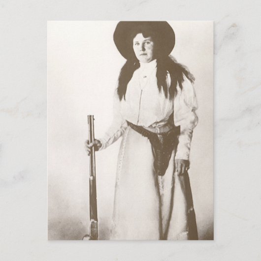 Foto Portrait eines Cowgirl Holding a Rifle, c1910 Postkarte (Vorderseite)