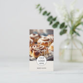 Foto QR-Code für Bäckerei-Logo Tan Business Card Visitenkarte (Stehend Vorderseite)