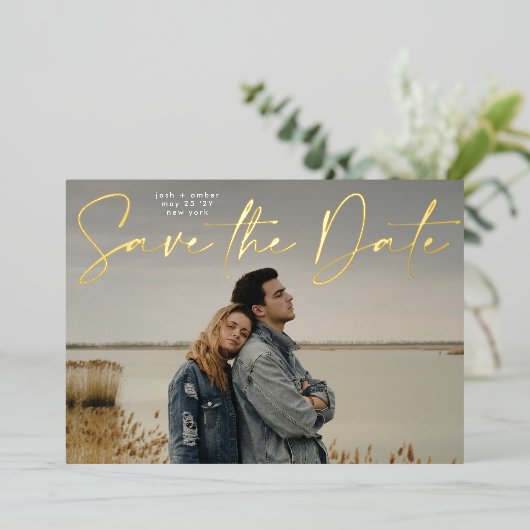 Foto QR Code Gold Foil Save the Date Karte (Stehend vorne)