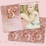 Foto Rose Gold Kids Girl 5. Geburtstagsparty Einladung<br><div class="desc">Foto elegante Rose Gold 5. Geburtstagsfeier Einladung für ein 5-jähriges Mädchen mit elegantem Drehbuch und lustigen Ballons.</div>