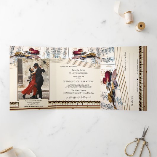 Foto Rose Music Wedding All in One Dreifach Gefaltete Einladung (Innenseite)