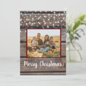 Foto Rustic String Lights Rote Weihnachtskarte (Stehend Vorderseite)
