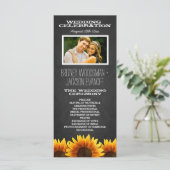 Foto Rustikales Chalkboard Sonnenblumen Hochzeitsp Programm (Stehend Vorderseite)