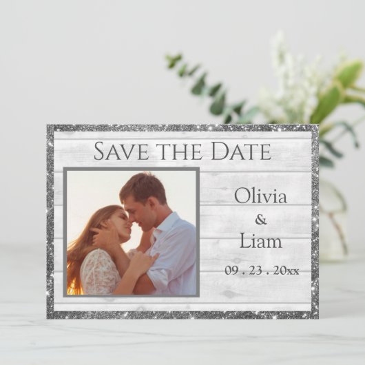 Foto Rustikales Weißholz Glitzer Typografie Save The Date (Stehend Vorderseite)