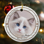 Foto Rustikales Weißholz Niedlich Katzenverzierung Keramik Ornament<br><div class="desc">Ein elegantes Ornament mit individuellem (Katz-)Foto,  gerahmt durch ein rustikales,  weißes Holzdesign mit metallischem Futter und Katzenpfoten. Schön für ein erstes Weihnachten oder als Gedenkschmuck.</div>