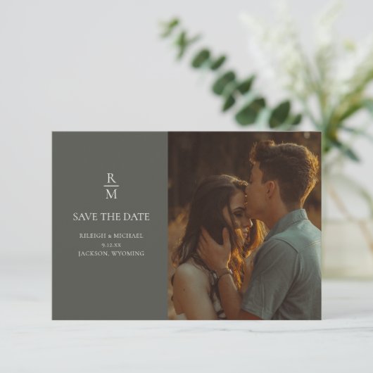 Foto Sage Green Boho Monogram Save the Date (Stehend Vorderseite)
