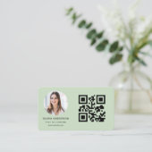 Foto-Salbei-Grün-QR-Code Visitenkarte (Stehend Vorderseite)