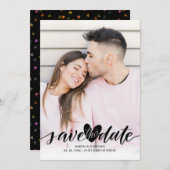 Foto Save the Date Liebe Herzinfarkt Confetti Scri Einladung (Vorne/Hinten)