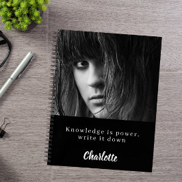 Foto Schwarz-weißer Kursteilnehmer Notizblock