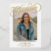 Foto Script Graduate Schwarz-weiß Abschluss Folieneinladung (Vorderseite)