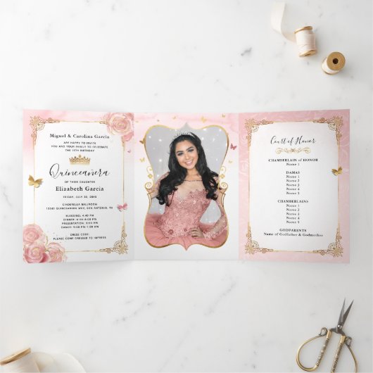 Foto Spanisch Light Pink und Gold Quinceanera Dreifach Gefaltete Einladung (Innenseite)
