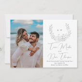 Foto Subtle Elegance | Classic Wreath Monogram Save The Date (Rückseite)