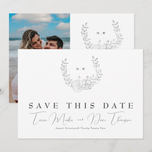 Foto Subtle Elegance | Classic Wreath Monogram Save The Date (Vorne/Hinten)
