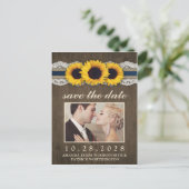 Foto Sunflower Rustic Blue Burlap Save the Date Ankündigungspostkarte (Stehend Vorderseite)