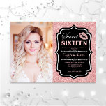 Foto Sweet 16 Geburtstag - Kiss Rose Gold Black Einladung<br><div class="desc">Foto Sweet 16 Geburtstag - Kiss Rose Gold Black. 16 . Geburtstag Geburtstagsfeier Einladung mit Ihrem Foto. Enthält Skript-Schriftart,  Lips Kuss und Konfetti. Klassisches schwarz rosa Design mit Imitaten Glitzer Rose Gold. Ideal für eine elegante gläserne 16. Geburtstagsfeier.</div>