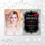 Foto Sweet 16 Geburtstag Roter Kiss Silver Black I Einladung<br><div class="desc">Foto Sweet 16 Geburtstag Roter Kuss Silberschwarz. 16 . Geburtstag Geburtstagsfeier Einladung mit Ihrem Foto. Enthält Skript-Schriftart,  Lips Kuss und Konfetti. Klassisches Schwarz-weißes rotes Design mit aux Glitzer silber. Ideal für eine elegante 16. Geburtstagsfeier.</div>