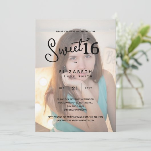 FOTO SWEET 16 Modernes, elegantes Budget Geburtsta Einladung (Stehend Vorderseite)