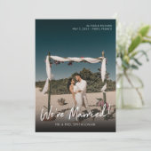 Foto Typografie Hochzeitsankündigung Vertikal Einladung (Stehend Vorderseite)