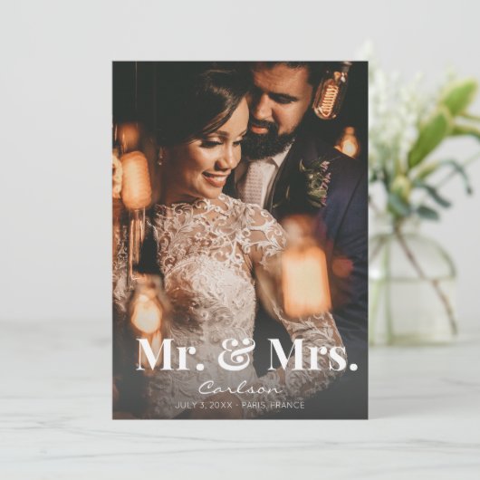 Foto Typografy Wedding Ankündigung Mr & Mrs. (Stehend Vorderseite)