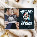 Foto Ultrasound Weihnachtsschwangerschaft Ankündig Feiertagskarte<br><div class="desc">Feiern Sie die Urlaubssaison und teilen Sie Ihre freudige Nachricht mit unserer Custom Christmas Pregnancy Ankündigung. Diese festliche und personalisierte Ankündigung soll Freude und Aufregung wecken, während Sie die wunderbaren Neuigkeiten über Ihre Schwangerschaft an Familie und Freunde weitergeben. Diese Ankündigung verbindet Urlaubsgeist mit einer besonderen Ankündigung in einer unvergesslichen Weise....</div>