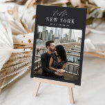 Foto und Name des Reiseziels Tischnummer<br><div class="desc">Fügen Sie Ihren Hochzeitsempfängertischen eine besondere Touch mit diesen individuellen Foto Tischnummer Karten. Benennen Sie jede Tabelle nach einem unvergesslichen Reiseziel und fügen Sie diesen Karteninhabern ein Foto und den Namen des Zielortes hinzu. Ihr Foto ist unten ausgerichtet, mit dem Ortsnamen und den Initialen und dem Hochzeitstermin, die oben auf...</div>