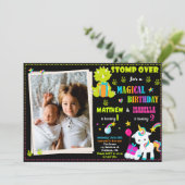 Foto Unicorn und Dinosaurier Einladung zum Geburts (Stehend Vorderseite)