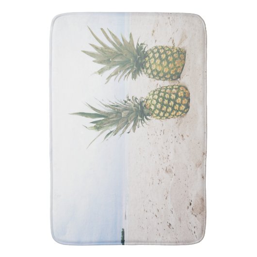 Foto von 2 Ananas am Strand Badematte (Vorderseite Vertikal)