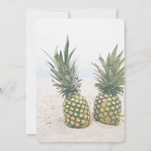 Foto von 2 Ananas am Strand Save The Date (Rückseite)