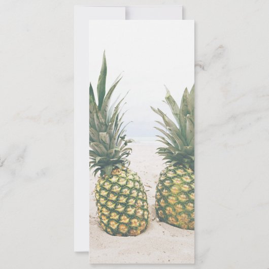 Foto von 2 Ananas auf einer Hochzeit am Strand Einladung (Rückseite)