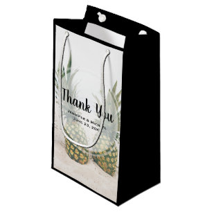 Foto von 2 Ananas auf einer Hochzeit am Strand Kleine Geschenktüte