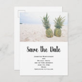 Foto von 2 Ananas Save the Date am Strand Einladungspostkarte (Vorne/Hinten)