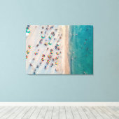 Foto von Aerial Beach, Regenschirme am Sandstrand Leinwanddruck (Insitu (Holzboden))