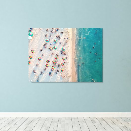 Foto von Aerial Beach, Regenschirme am Sandstrand Leinwanddruck (Insitu (Holzboden))