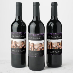 Foto von besten Freunden mit schwarzem, violettem Weinetikett