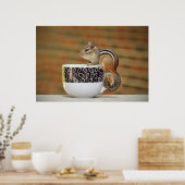 Foto von Chipmunk mit Latte Coffee Cup Poster (Küche)