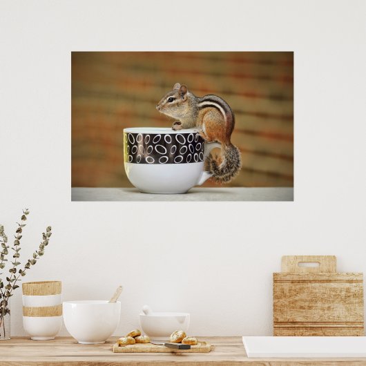 Foto von Chipmunk mit Latte Coffee Cup Poster (Küche)