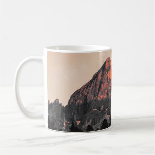 FOTO VON FELSFORMATION AUS NIEDRIGEM WINKEL KAFFEETASSE