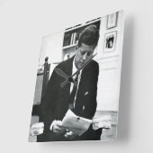 Foto von John F. Kennedy 2 Quadratische Wanduhr (Winkel)