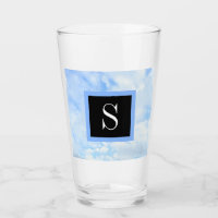 Foto von Light Blue Cloudy Sky mit Single Initial