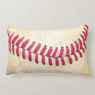 Foto von roten Nähten eines Vintage-Baseballs in N Lendenkissen