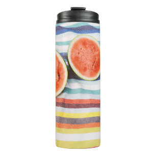 Foto von Wassermelonenscheiben in Scheiben Thermosbecher