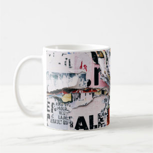 Foto von zerrissenen Papieren schließen Kaffeetasse