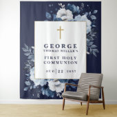 Foto vor dem Hintergrund des Navy Blue Floral Heil Wandteppich (Beispiel)