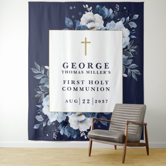 Foto vor dem Hintergrund des Navy Blue Floral Heil Wandteppich (Beispiel)