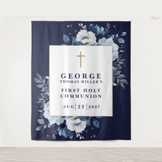 Foto vor dem Hintergrund des Navy Blue Floral Heil Wandteppich (Vorderseite)