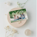 Foto Weihnachten Einzigartig<br><div class="desc">Mit unserem "Be There" Weihnachts-Familie Foto Grußkarten-Kollektion! Haben Sie sich schon einmal gefragt, an einem Ort zu sein, wo Sie normalerweise nicht können? In dieser Kollektion haben wir einen coolen Hintergrundeffekt geschaffen, um Ihnen ein Gefühl zu geben, mit Ihrem oder Ihrem Foto dort zu sein! Damit dies funktioniert, benötigen Sie...</div>